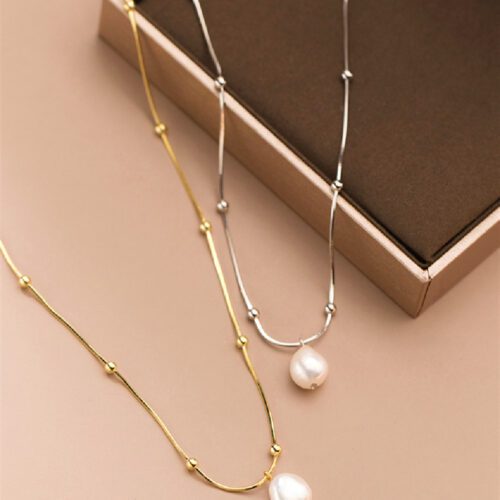 Simple Light Pearl Necklace