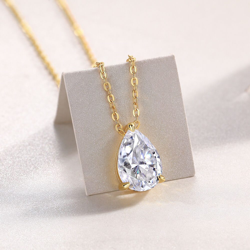Under The Moon - A Fashionable And Trendy Diamond Pendant Necklace Set With Pear-shaped Moissanite S925 Sterling Silver And Gold Plating - Image 5