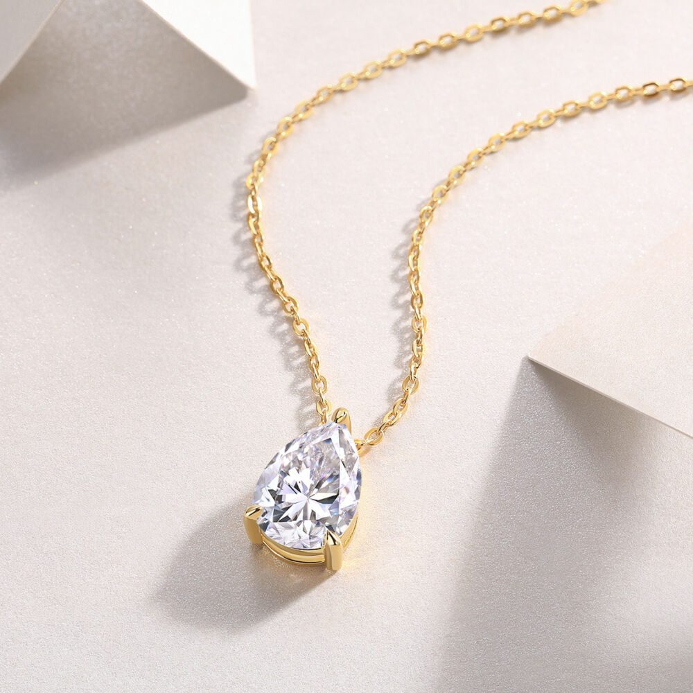 Under The Moon - A Fashionable And Trendy Diamond Pendant Necklace Set With Pear-shaped Moissanite S925 Sterling Silver And Gold Plating - Image 6