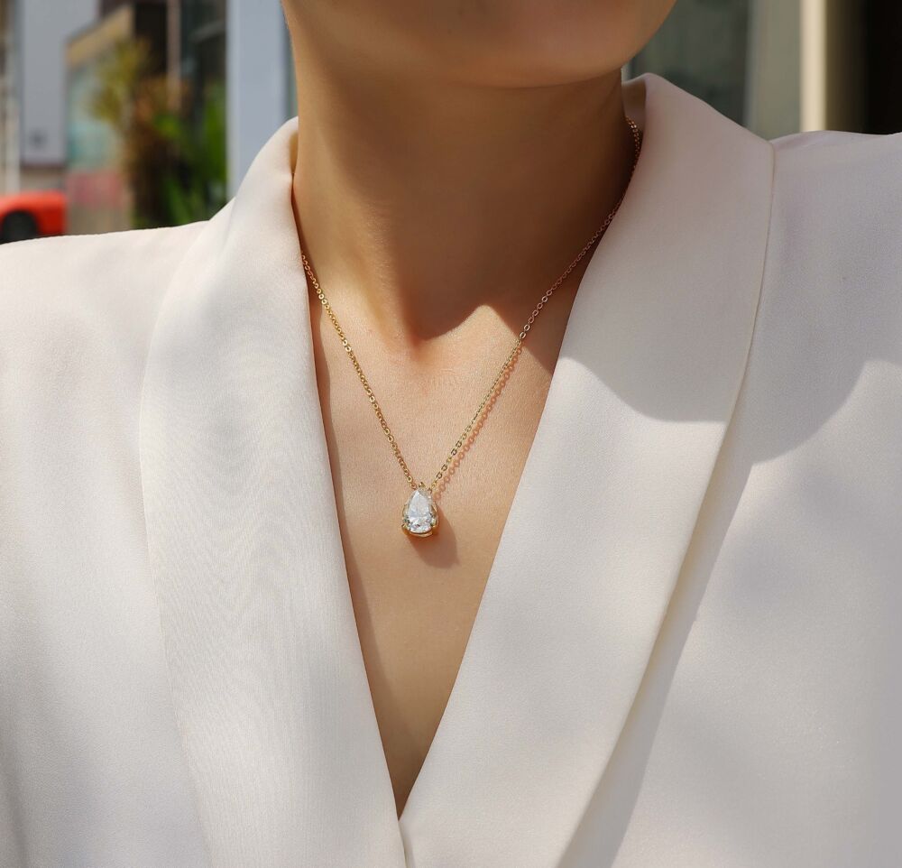 Under The Moon - A Fashionable And Trendy Diamond Pendant Necklace Set With Pear-shaped Moissanite S925 Sterling Silver And Gold Plating - Image 2