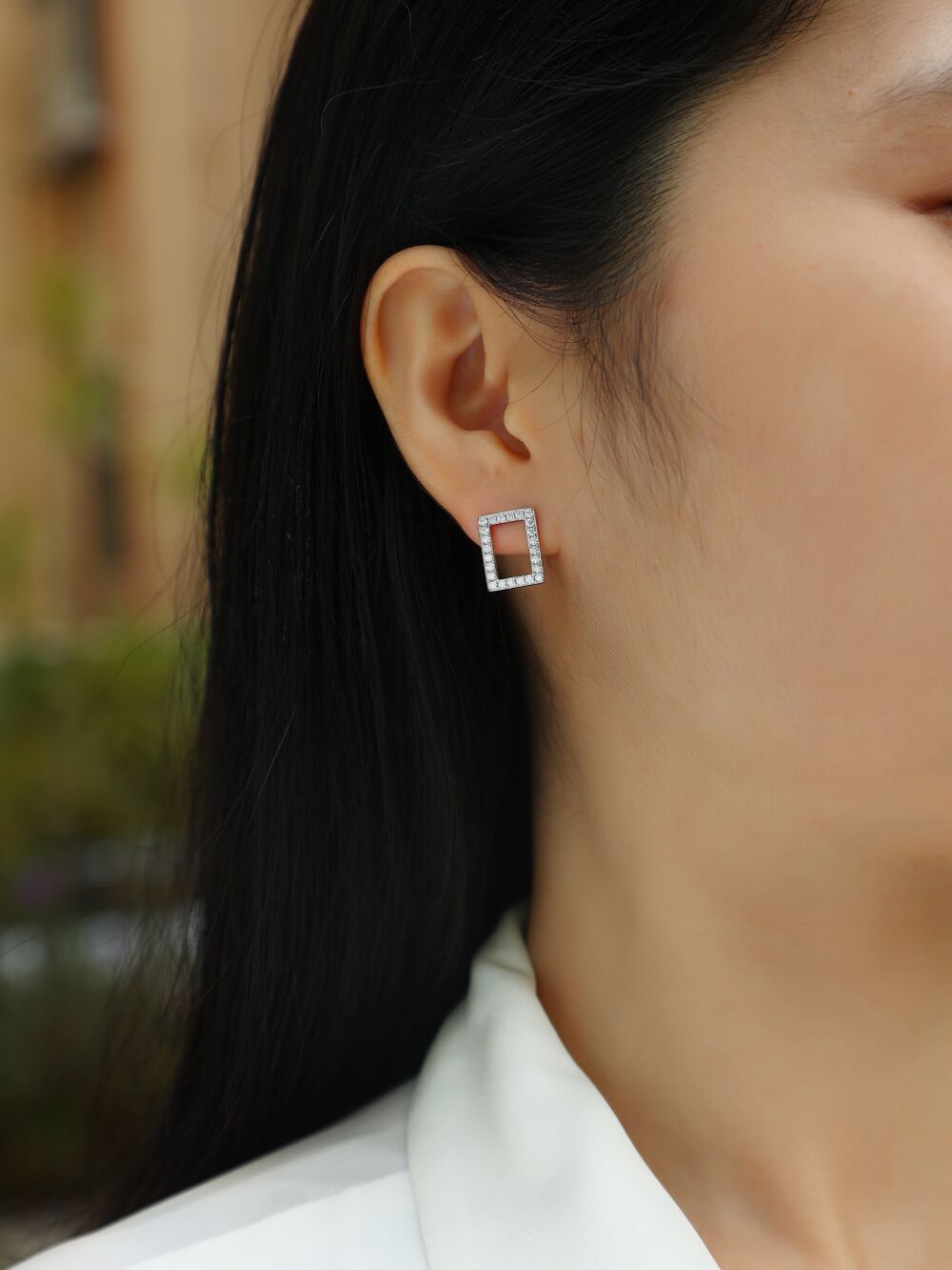 In Full Swing - Fashionable And Affordable Jewelry With Moissanite S925 Sterling Silver And Platinum-plated Stud Earrings - Image 4