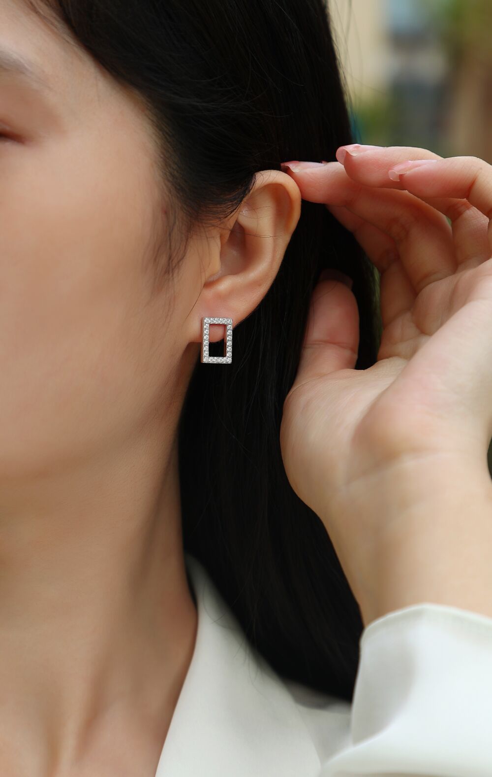In Full Swing - Fashionable And Affordable Jewelry With Moissanite S925 Sterling Silver And Platinum-plated Stud Earrings - Image 3